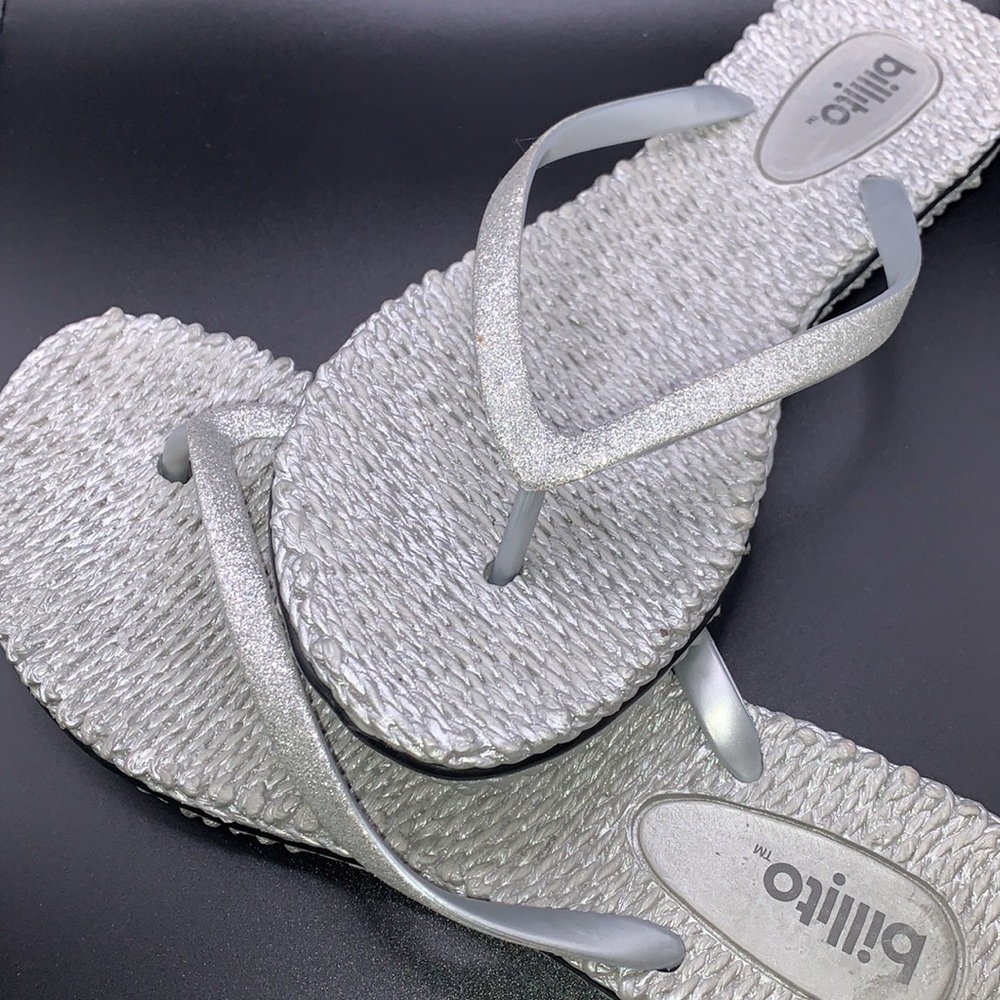 Silver rubber thongs Euro size 40 - Picture 4 of 4